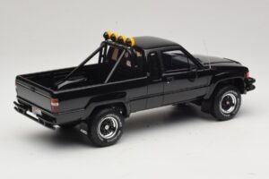 Toyota Hilux N60 SR5 Back to the Future II Hochglanz Schwarz Otto 1:18 OT481 Resin — Bild 2 von 6