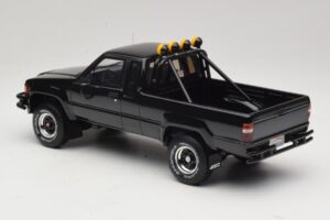 Toyota Hilux N60 SR5 Back to the Future II Hochglanz Schwarz Otto 1:18 OT481 Resin — Bild 5 von 6