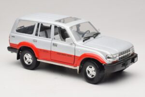 Toyota Land Cruiser J80 Silber Rot Road Legends 1:18 92098 Metall — Bild 6 von 8