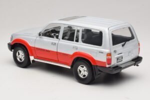 Toyota Land Cruiser J80 Silber Rot Road Legends 1:18 92098 Metall — Bild 7 von 8