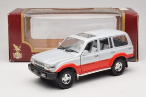 Toyota Land Cruiser J80 Silber Rot Road Legends 1:18 92098 Metall — Bild 8 von 8