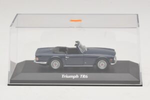 Triumph TR6 Dunkelblau Maxichamps 1:43 940132570 Metall — Bild 4 von 5