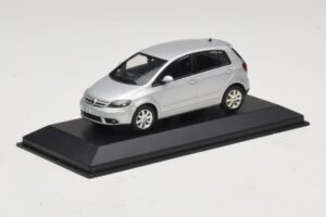 Volkswagen Golf Plus Mk5 Silber Ersatzkarton Minichamps 1:43 400054370-R1 Metall — Bild 2 von 5