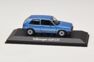 Volkswagen Golf GTI Mk2 Blau Metallic Maxichamps 1:43 940054120 Metall