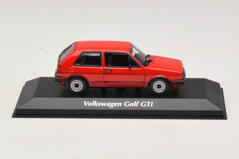 Volkswagen Golf GTI Mk2 Rot Maxichamps 1:43 940054121 Metall