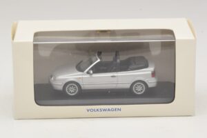 Volkswagen Golf Mk4 Cabriolet Silber Händler-Edition Minichamps 1:43 GOLF004 Metall — Bild 5 von 5