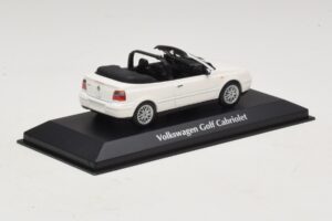 Volkswagen Golf Mk4 Cabriolet Weiß Maxichamps 1:43 940058330 Metall — Bild 2 von 5