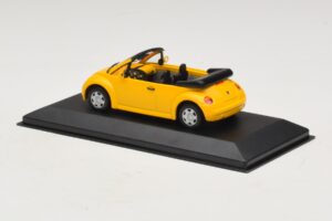 Volkswagen New Beetle Cabriolet Gelb Minichamps 1:43 BEETLE002 Metall — Bild 3 von 5