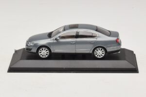 Volkswagen Passat B6 Grau Metallic Minichamps 1:43 PASSAT006 Metall