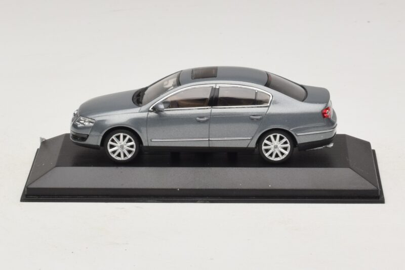 Volkswagen Passat B6 Grau Metallic Minichamps 1:43 PASSAT006 Metall