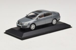 Volkswagen Passat B6 Grau Metallic Minichamps 1:43 PASSAT006 Metall — Bild 2 von 5