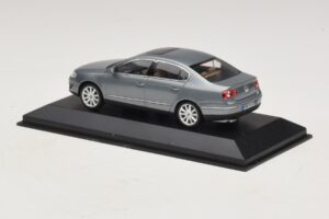 Volkswagen Passat B6 Grau Metallic Minichamps 1:43 PASSAT006 Metall — Bild 3 von 5
