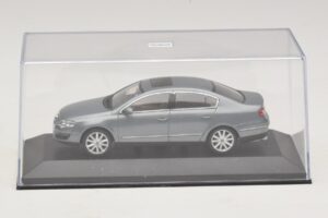 Volkswagen Passat B6 Grau Metallic Minichamps 1:43 PASSAT006 Metall — Bild 4 von 5