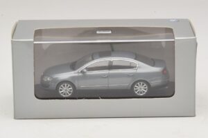 Volkswagen Passat B6 Grau Metallic Minichamps 1:43 PASSAT006 Metall — Bild 5 von 5