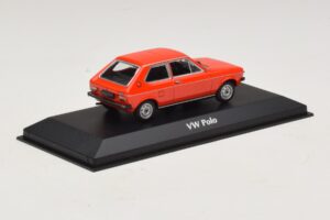 Volkswagen Polo Mk1 Rot Maxichamps 1:43 940050500 Metall — Bild 2 von 5