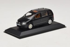 Volkswagen Touran 1T Schwarz Minichamps 1:43 TOURAN005 Metall — Bild 2 von 5