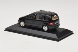 Volkswagen Touran 1T Schwarz Minichamps 1:43 TOURAN005 Metall — Bild 3 von 5
