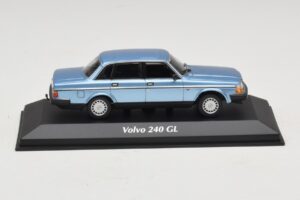 Volvo 240 GL Blue Metallic Maxichamps 1:43 940171400 Metall