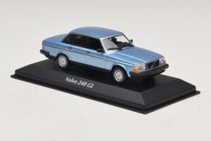 Volvo 240 GL Blue Metallic Maxichamps 1:43 940171400 Metall — Bild 3 von 5