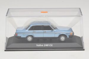 Volvo 240 GL Blue Metallic Maxichamps 1:43 940171400 Metall — Bild 4 von 5