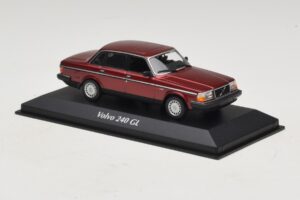 Volvo 240 GL Dark Red Metallic Maxichamps 1:43 940171401 Metall — Bild 3 von 5