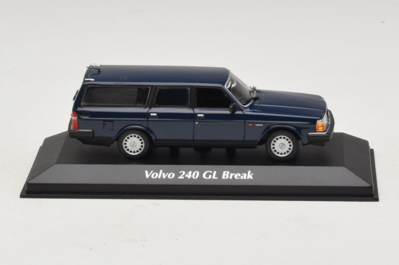 Volvo 240 GL Kombi Dunkelblau Maxichamps 1:43 940171412 Metall
