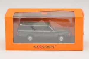 Volvo 240 GL Kombi Dunkelgrün Maxichamps 1:43 940171411 Metall — Bild 5 von 5