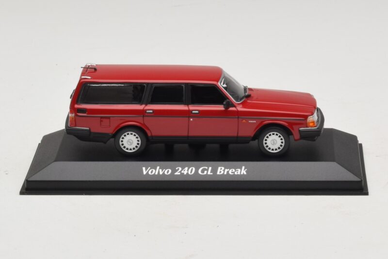 Volvo 240 GL Kombi Rot Maxichamps 1:43 940171410 Metall