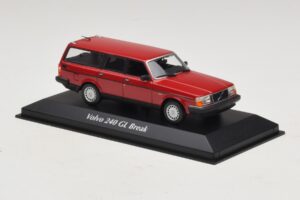 Volvo 240 GL Kombi Rot Maxichamps 1:43 940171410 Metall — Bild 3 von 5