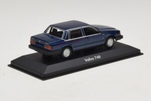 Volvo 740 Dark Blue Metallic Maxichamps 1:43 940171701 Metall — Bild 2 von 5
