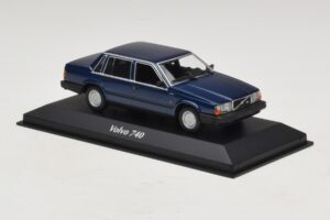 Volvo 740 Dark Blue Metallic Maxichamps 1:43 940171701 Metall — Bild 3 von 5