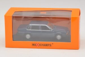 Volvo 740 Dark Blue Metallic Maxichamps 1:43 940171701 Metall — Bild 5 von 5