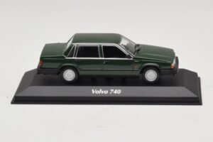 Volvo 740 Dunkelgrün Maxichamps 1:43 940171700 Metall